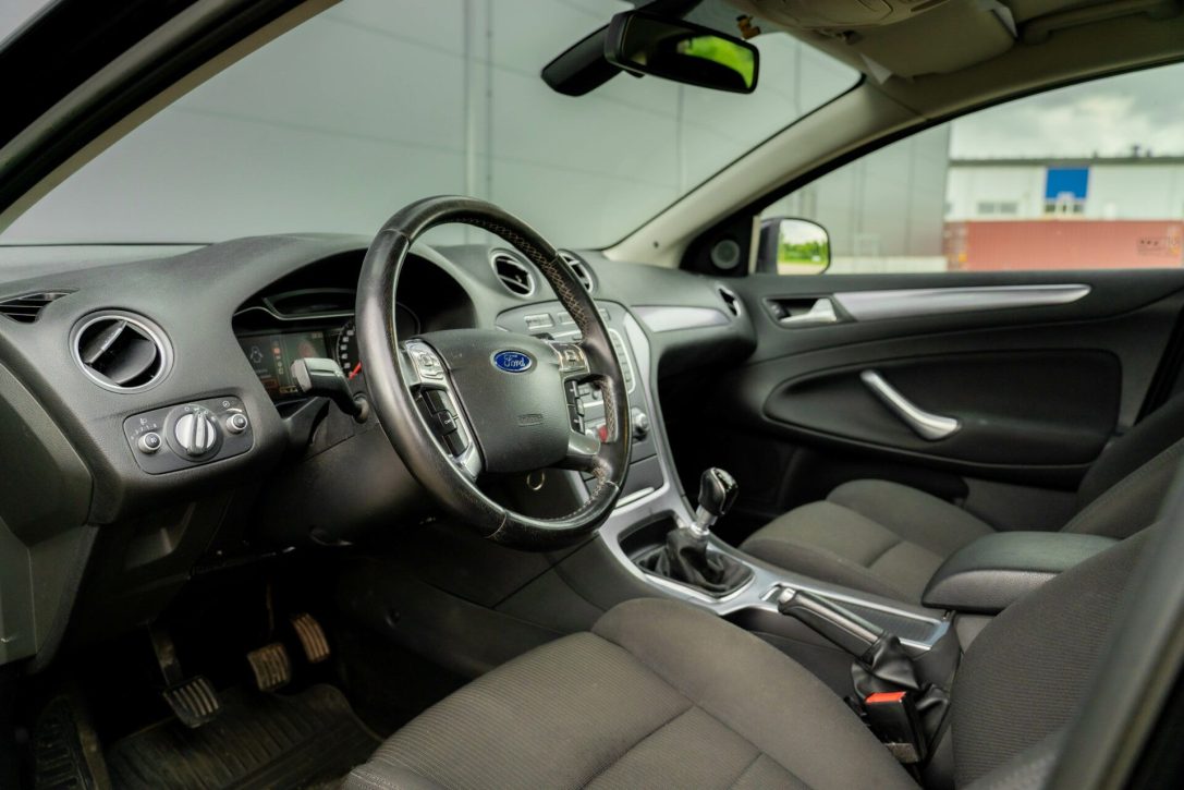 FORD MONDEO