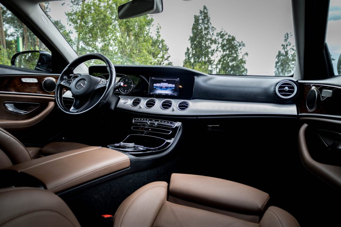 MERCEDES BENZ E220 D