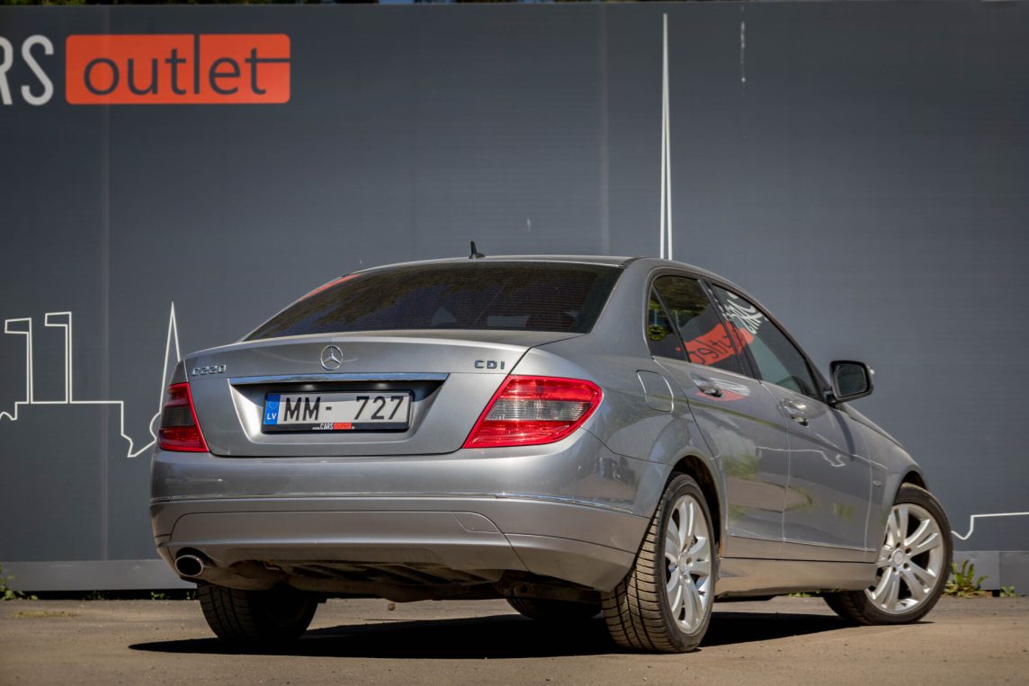 MERCEDES BENZ C220