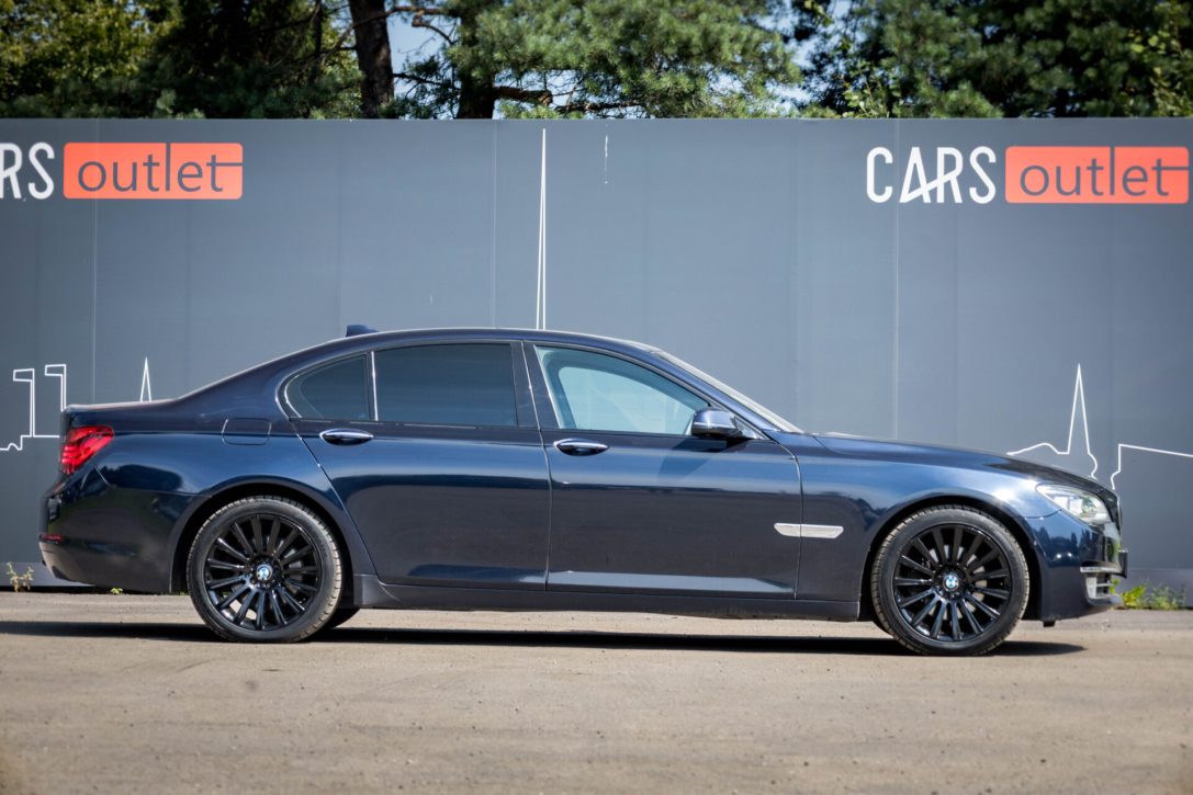 BMW 730