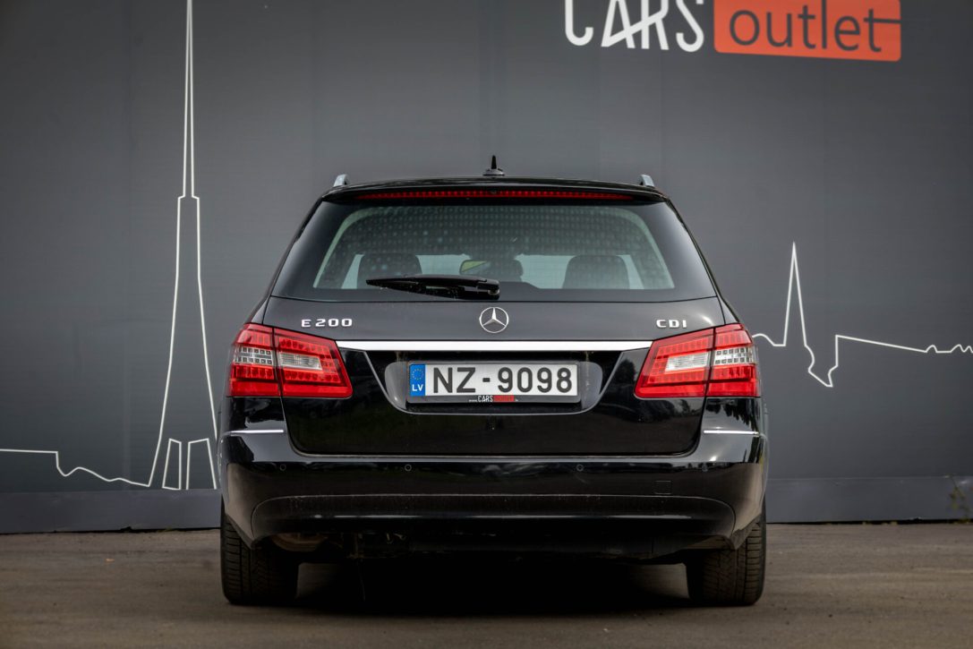 MERCEDES BENZ E200