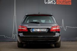 MERCEDES BENZ E200