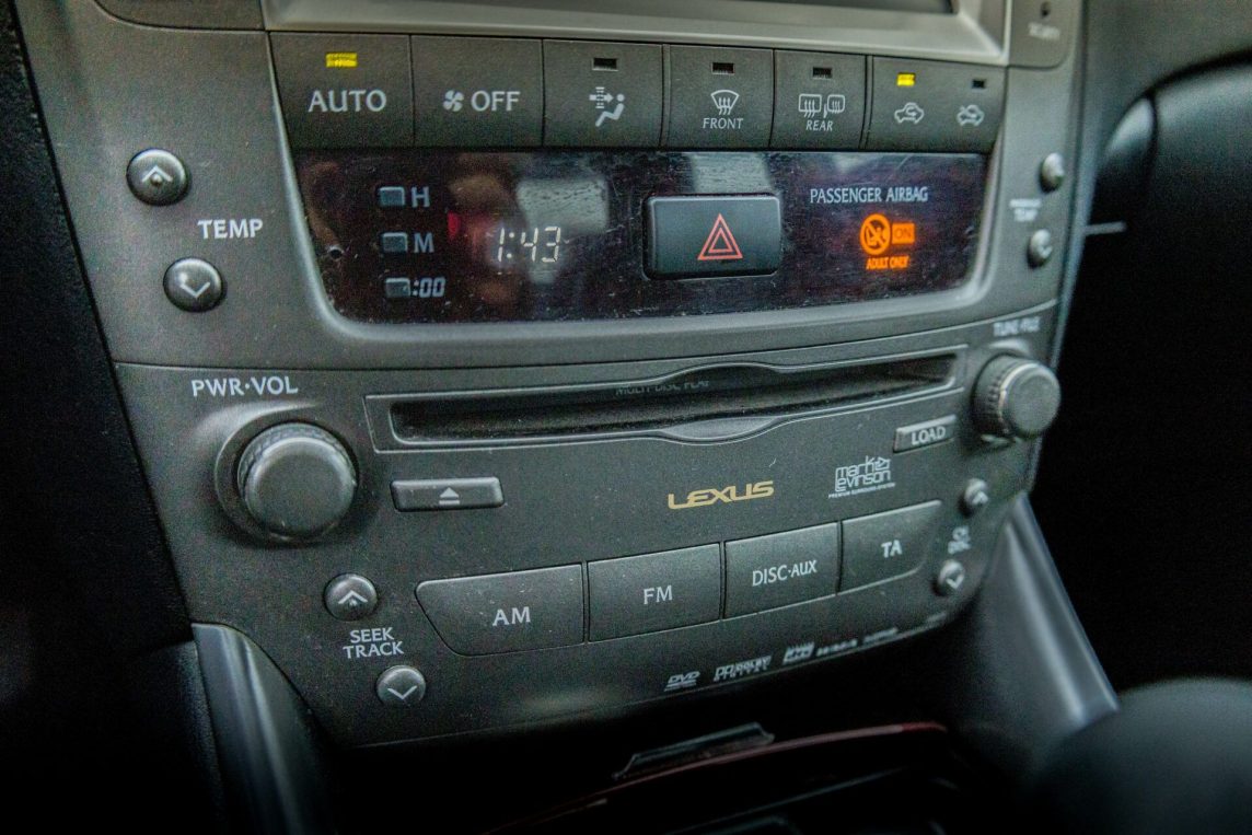 LEXUS IS 220