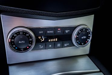 MERCEDES BENZ C220