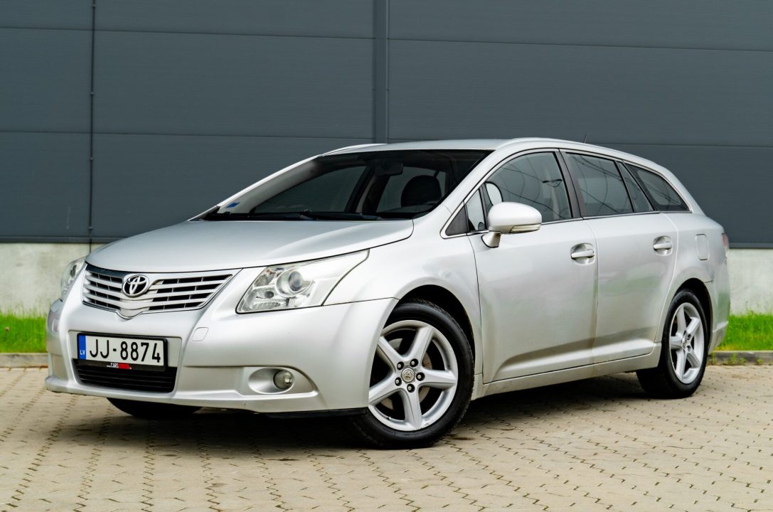 TOYOTA AVENSIS