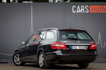 MERCEDES BENZ E200