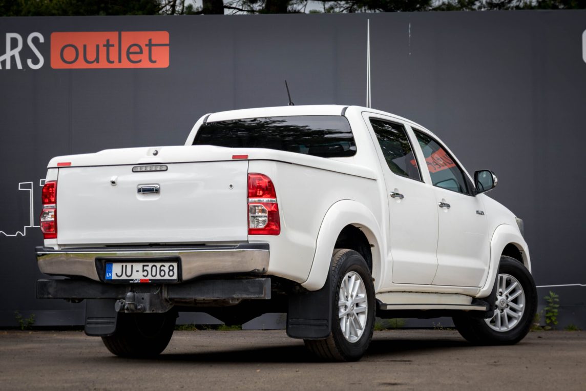 TOYOTA HILUX