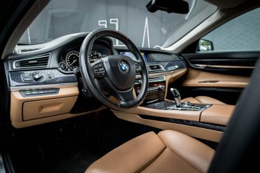 BMW 730