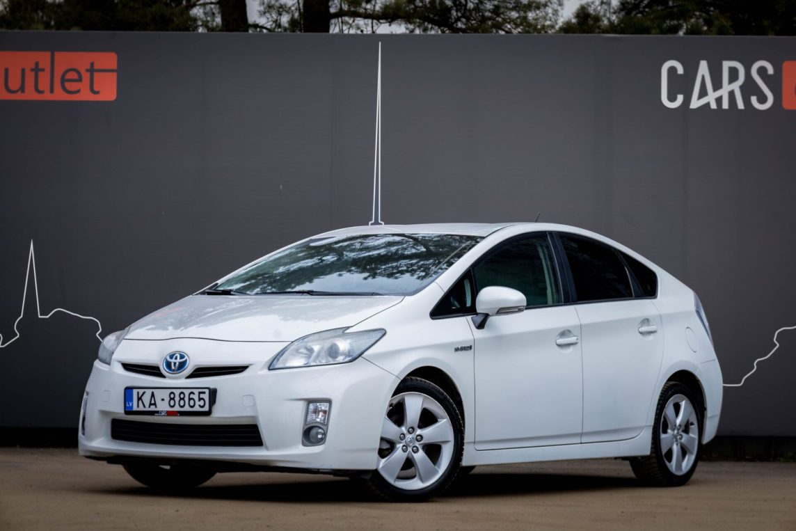 TOYOTA PRIUS