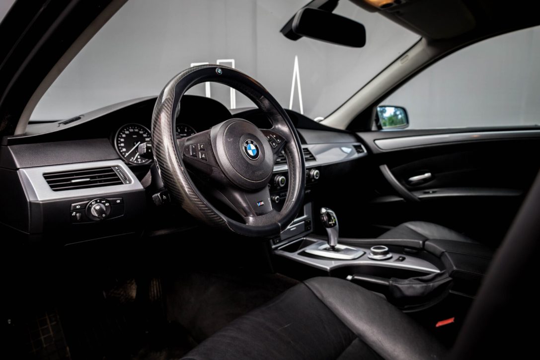 BMW 523
