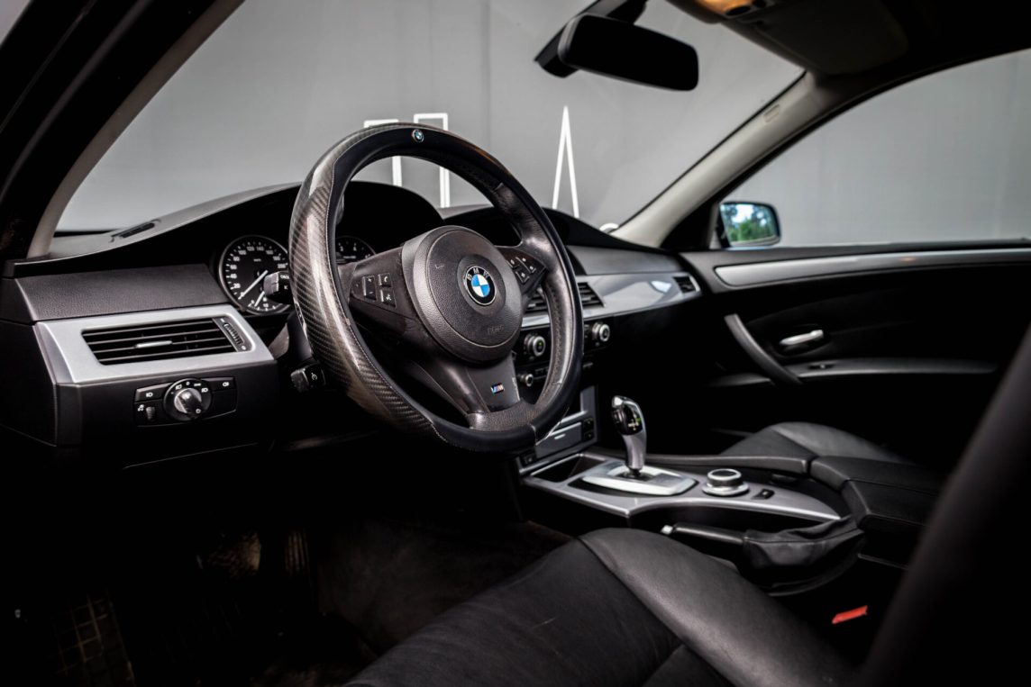 BMW 523
