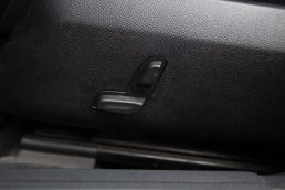 MERCEDES BENZ E200