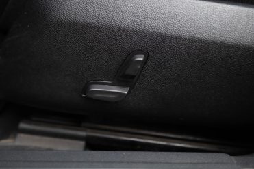 MERCEDES BENZ E200