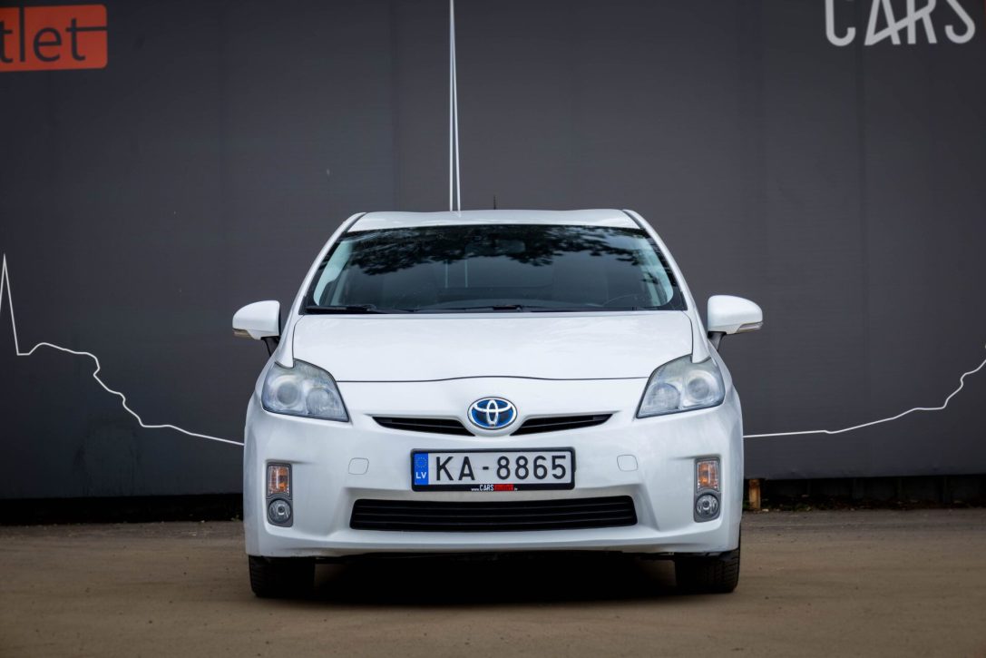 TOYOTA PRIUS