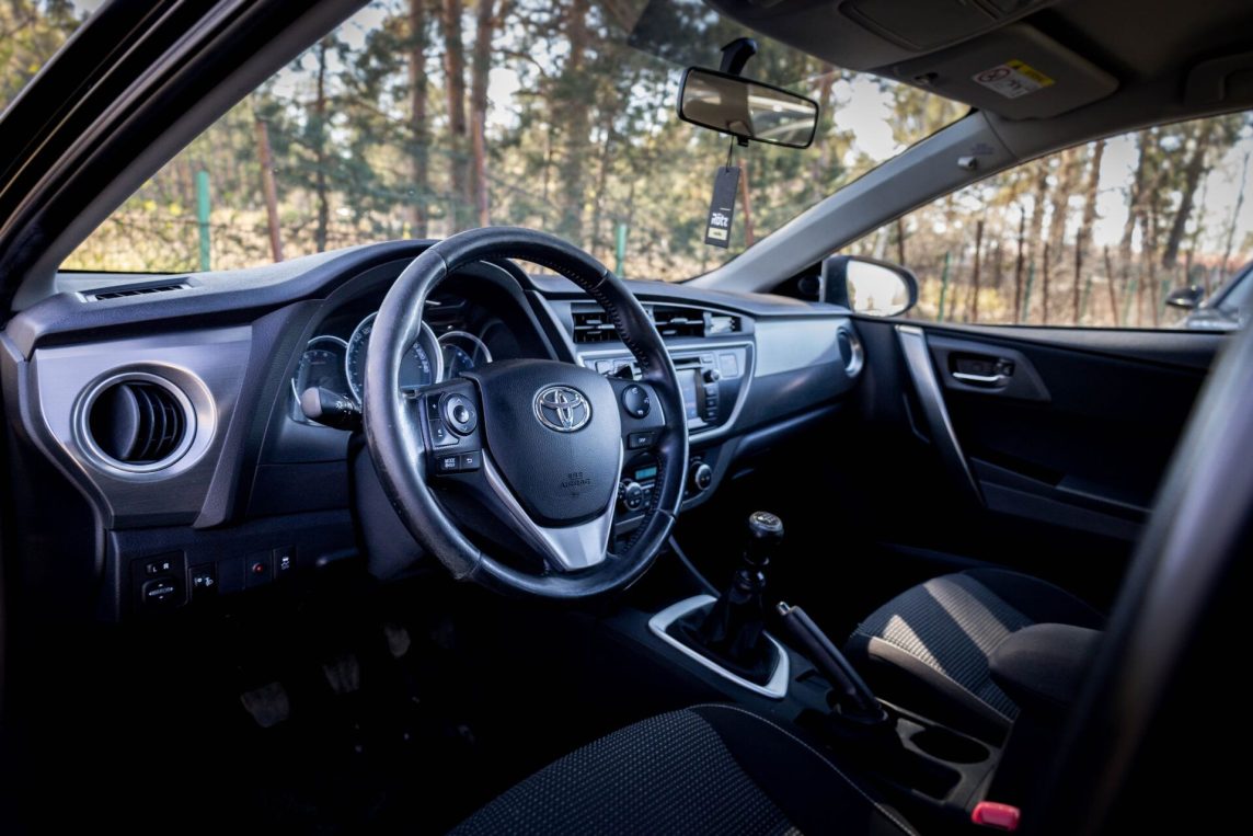 TOYOTA AURIS