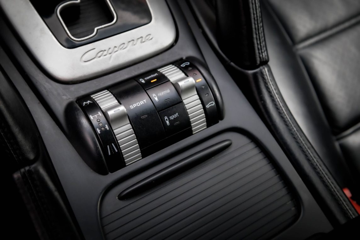 PORSCHE CAYENNE