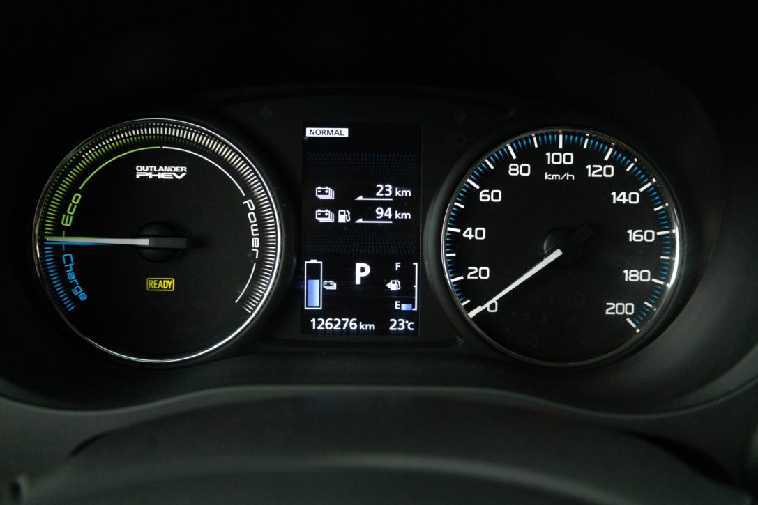 MITSUBISHI OUTLANDER