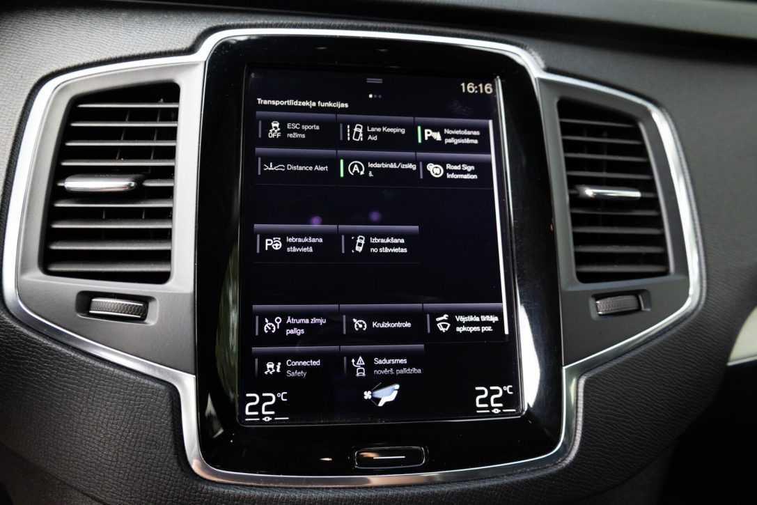 VOLVO XC90