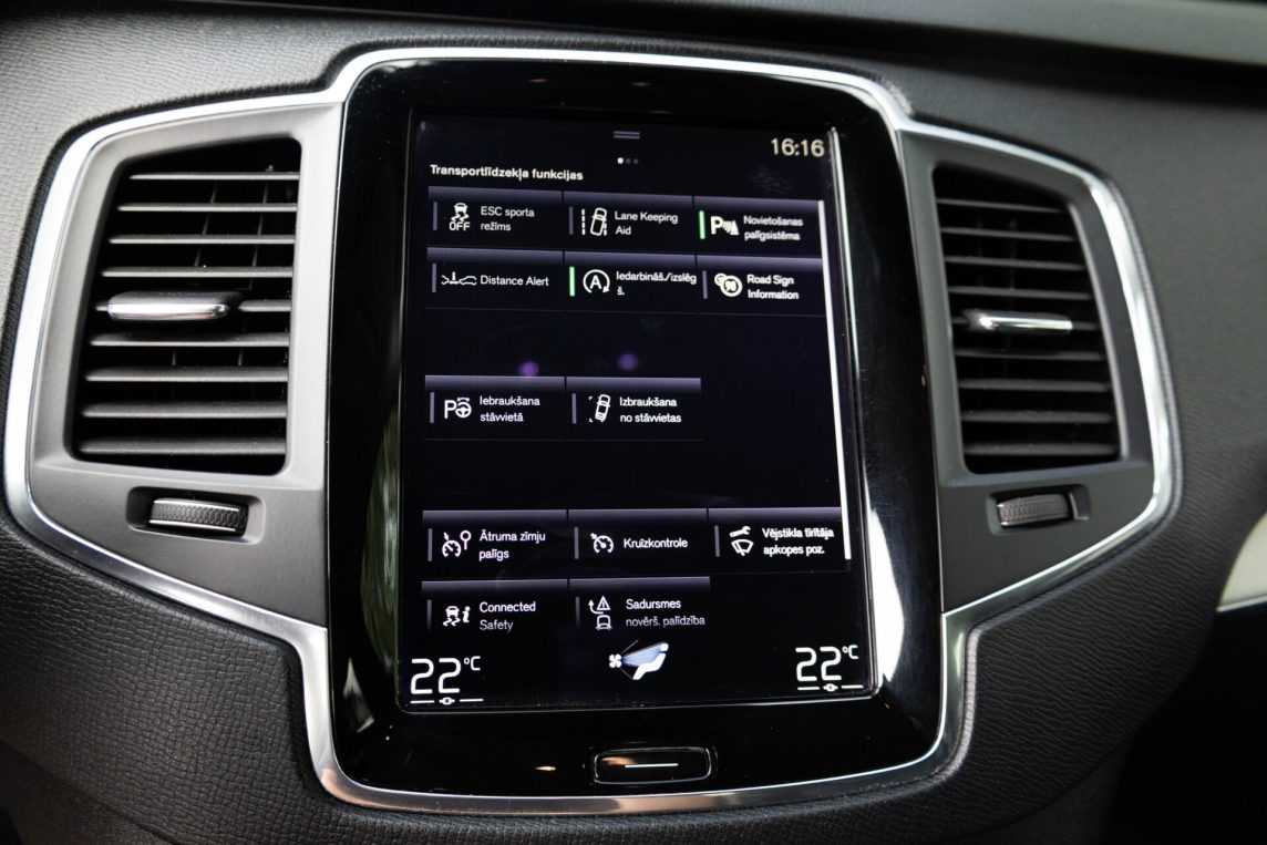VOLVO XC90