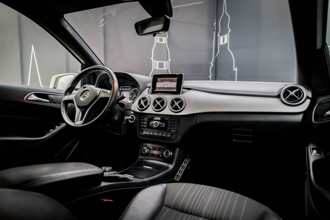 MERCEDES BENZ B 200