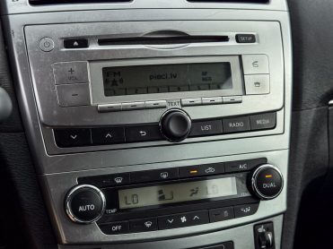 TOYOTA AVENSIS