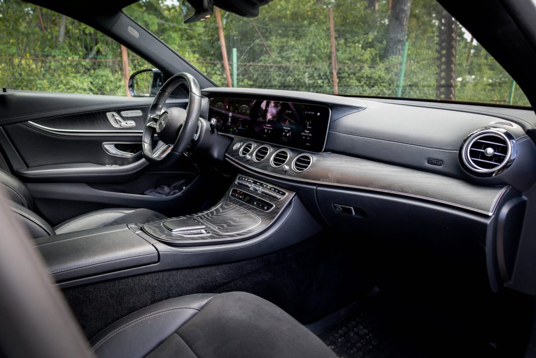 MERCEDES BENZ E220 D