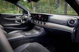 MERCEDES BENZ E220 D