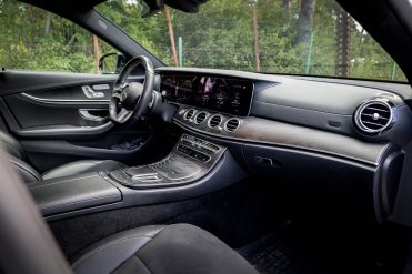 MERCEDES BENZ E220 D
