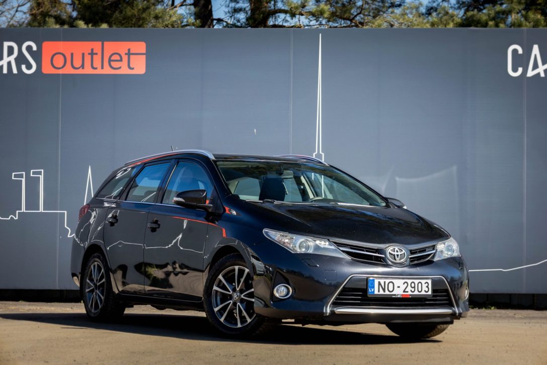TOYOTA AURIS