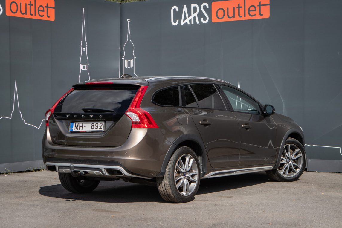 VOLVO V60 CROSS COUNTRY