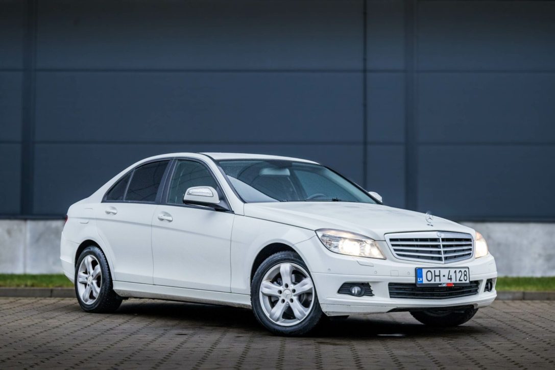 MERCEDES BENZ C200