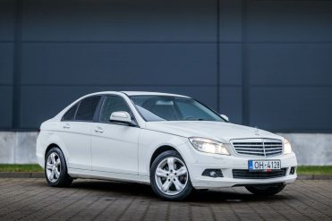 MERCEDES BENZ C200