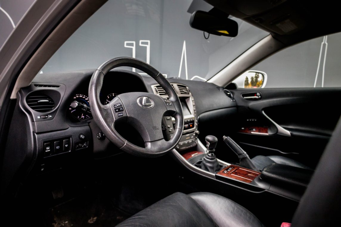 LEXUS IS 220