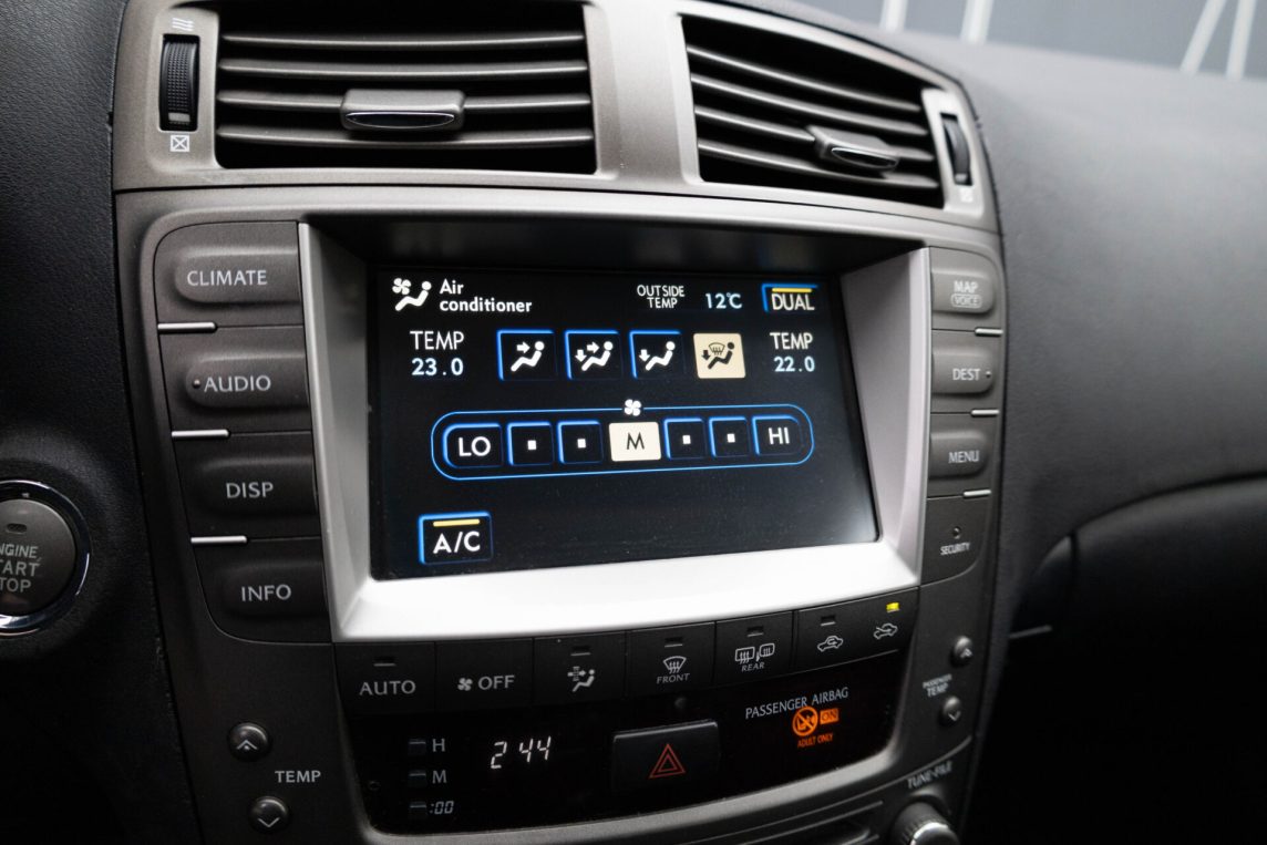 LEXUS IS 220