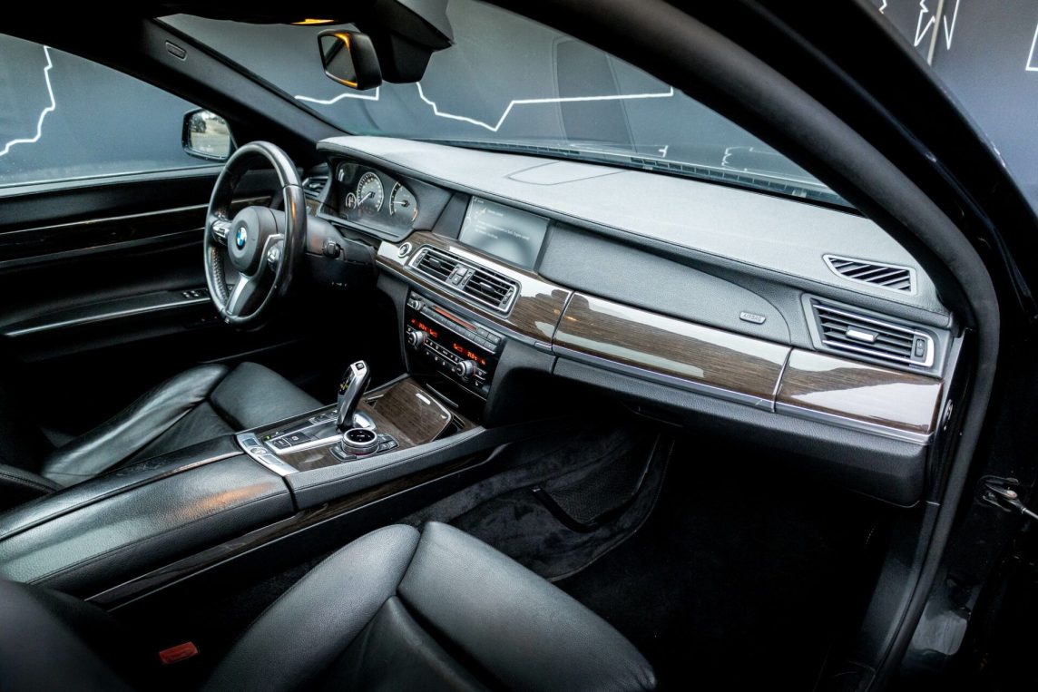 BMW 730