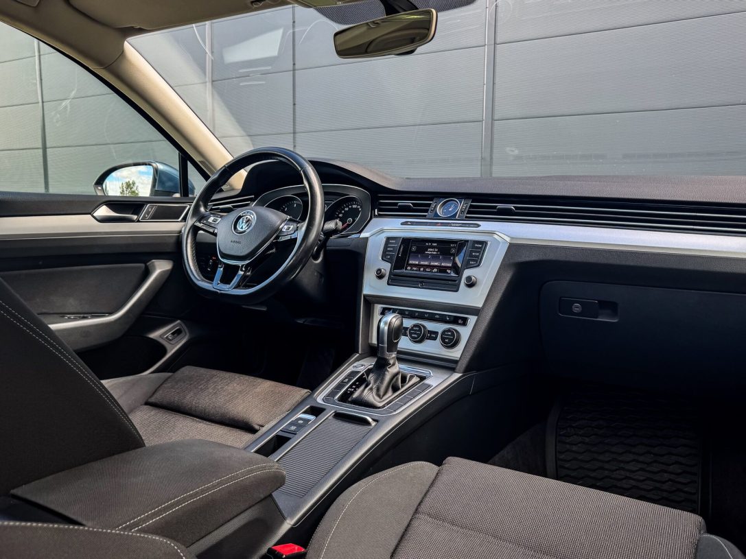 VW PASSAT