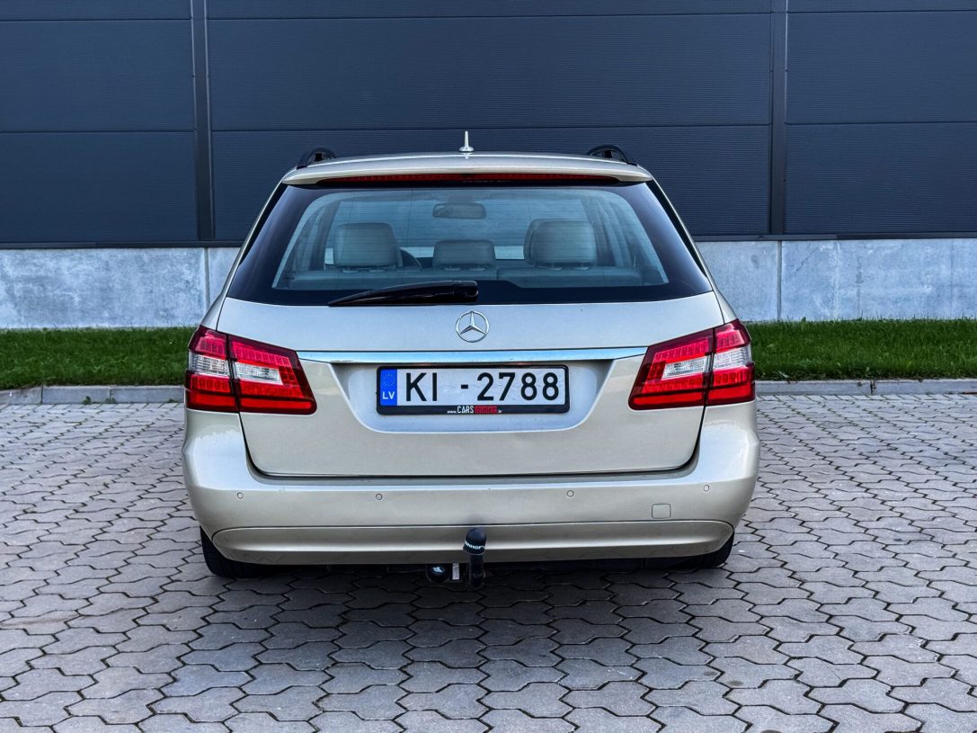 MERCEDES BENZ E220