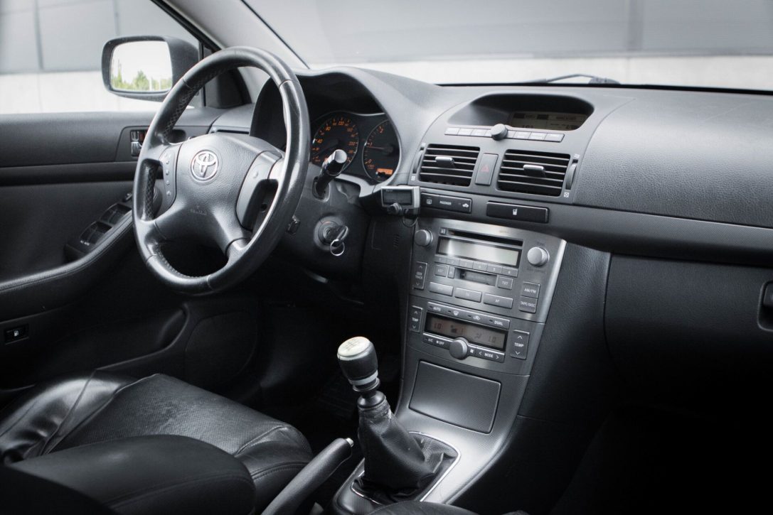 TOYOTA AVENSIS
