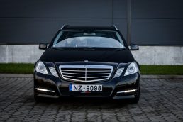 MERCEDES BENZ E200