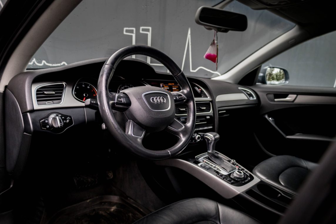 AUDI A4 LIMOUSINE