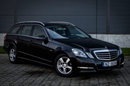 MERCEDES BENZ E200