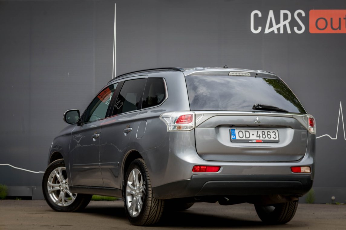 MITSUBISHI OUTLANDER