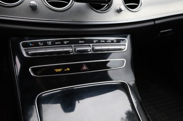 MERCEDES BENZ E220 D
