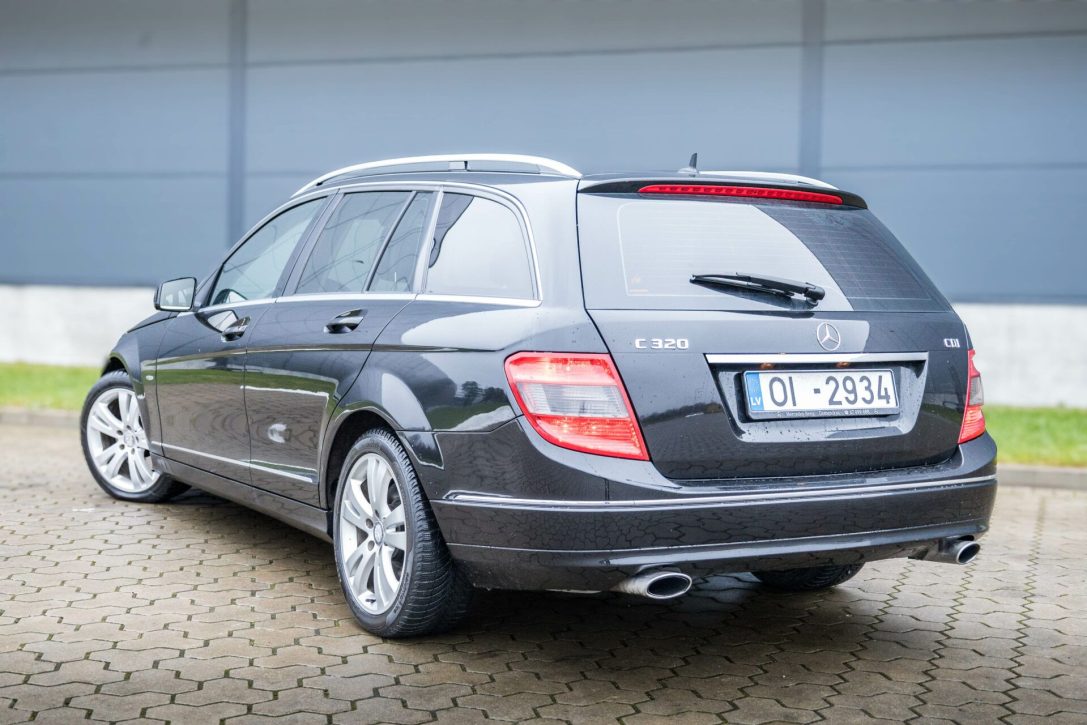 MERCEDES BENZ C320