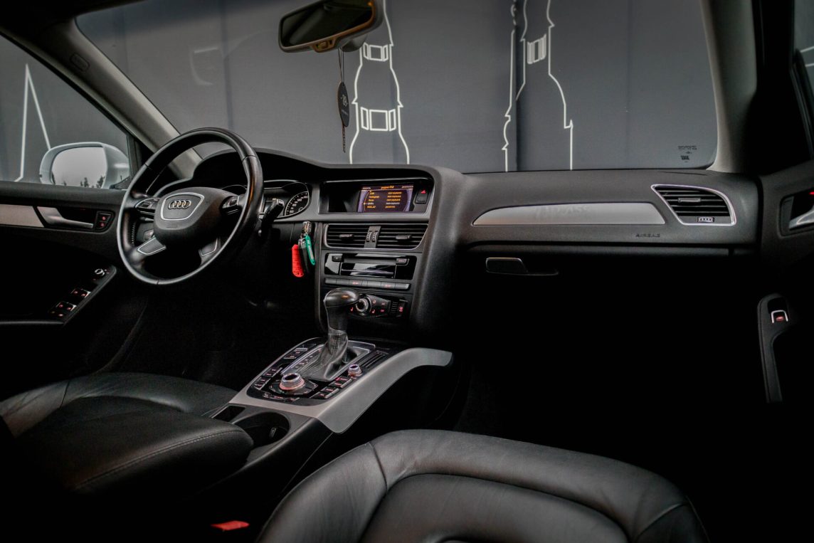 AUDI A4 AVANT