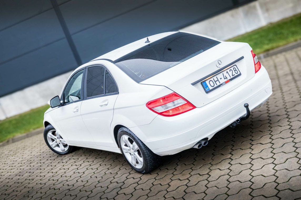 MERCEDES BENZ C200