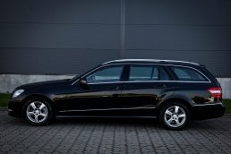 MERCEDES BENZ E200