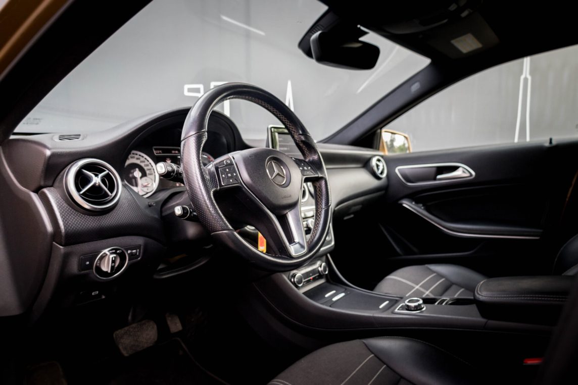 MERCEDES BENZ A180
