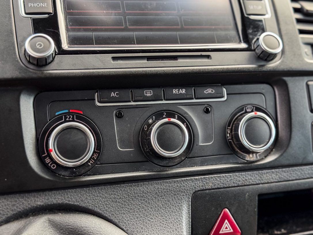 VW MULTIVAN STARTLINE