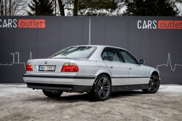 BMW 728